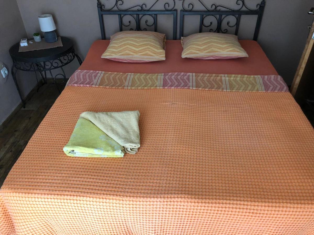 Hostel Anton Tivat Ngoại thất bức ảnh