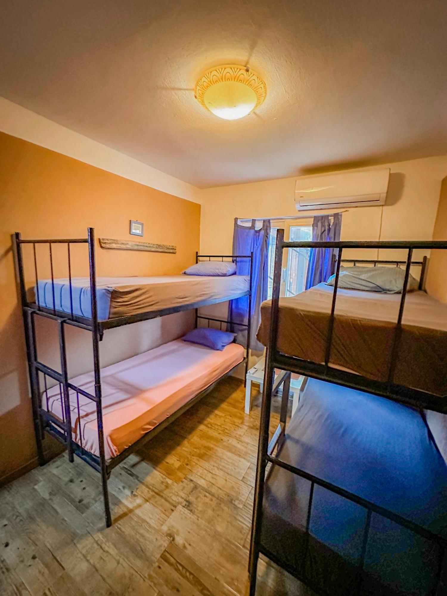 Hostel Anton Tivat Ngoại thất bức ảnh