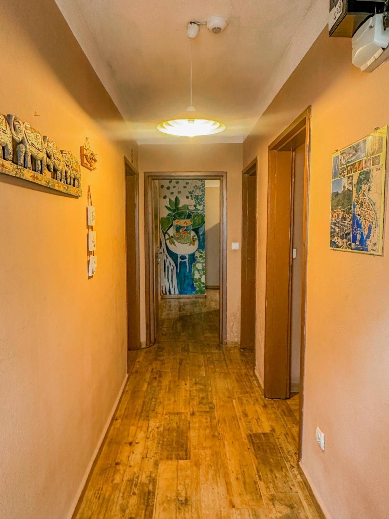 Hostel Anton Tivat Ngoại thất bức ảnh