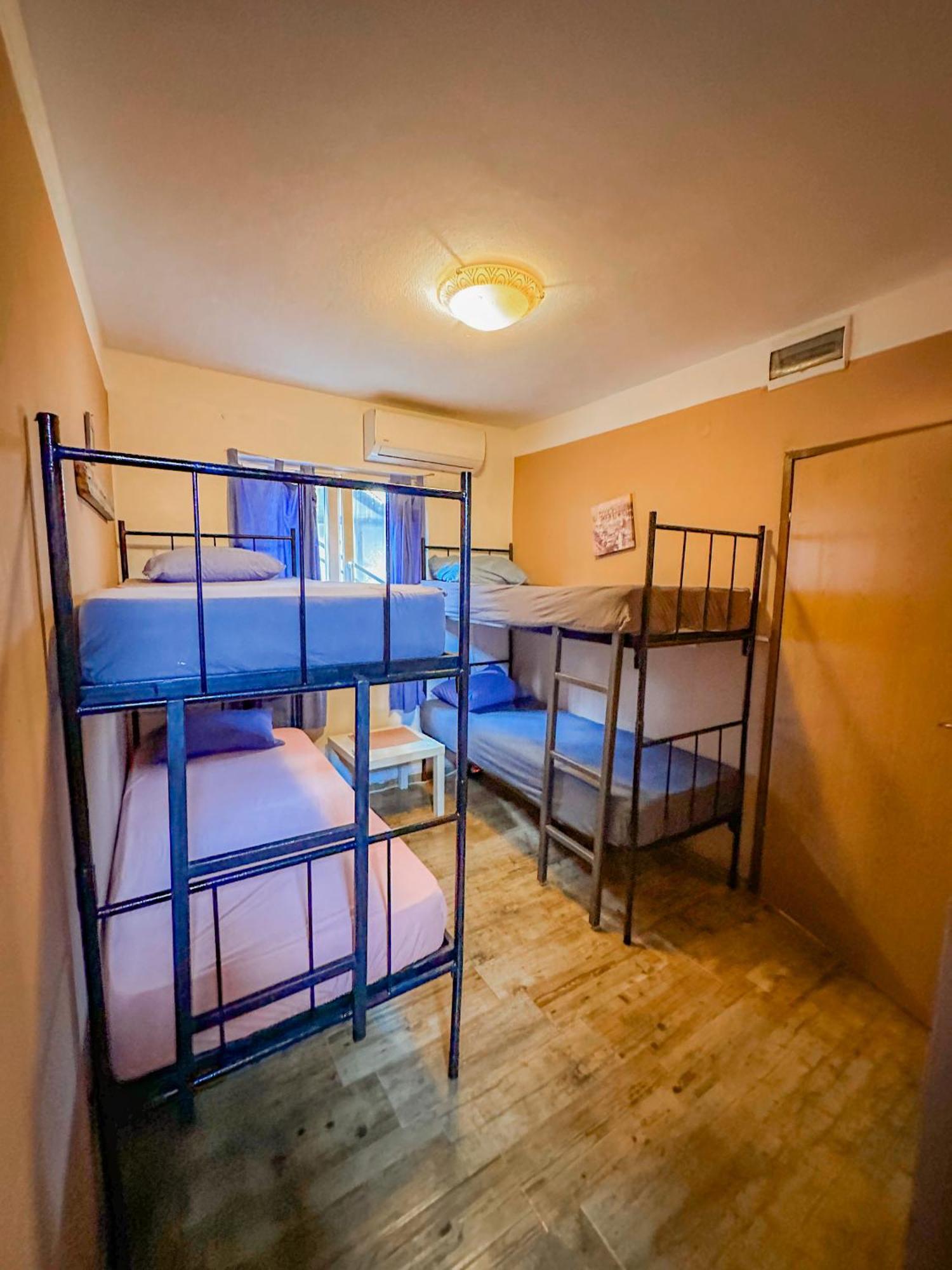 Hostel Anton Tivat Ngoại thất bức ảnh