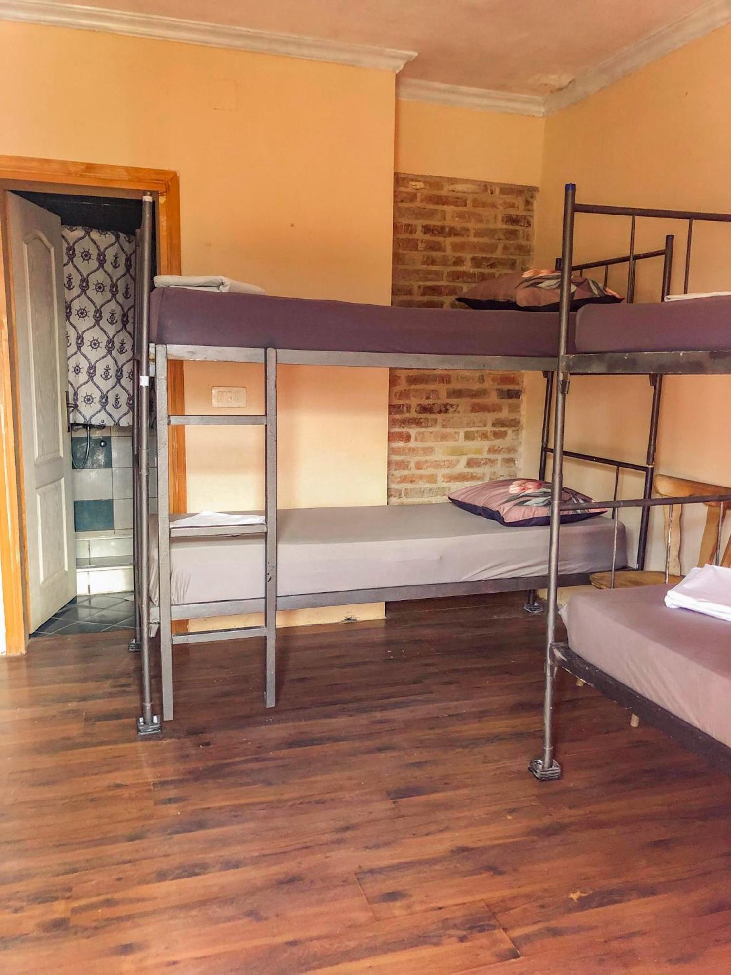 Hostel Anton Tivat Ngoại thất bức ảnh