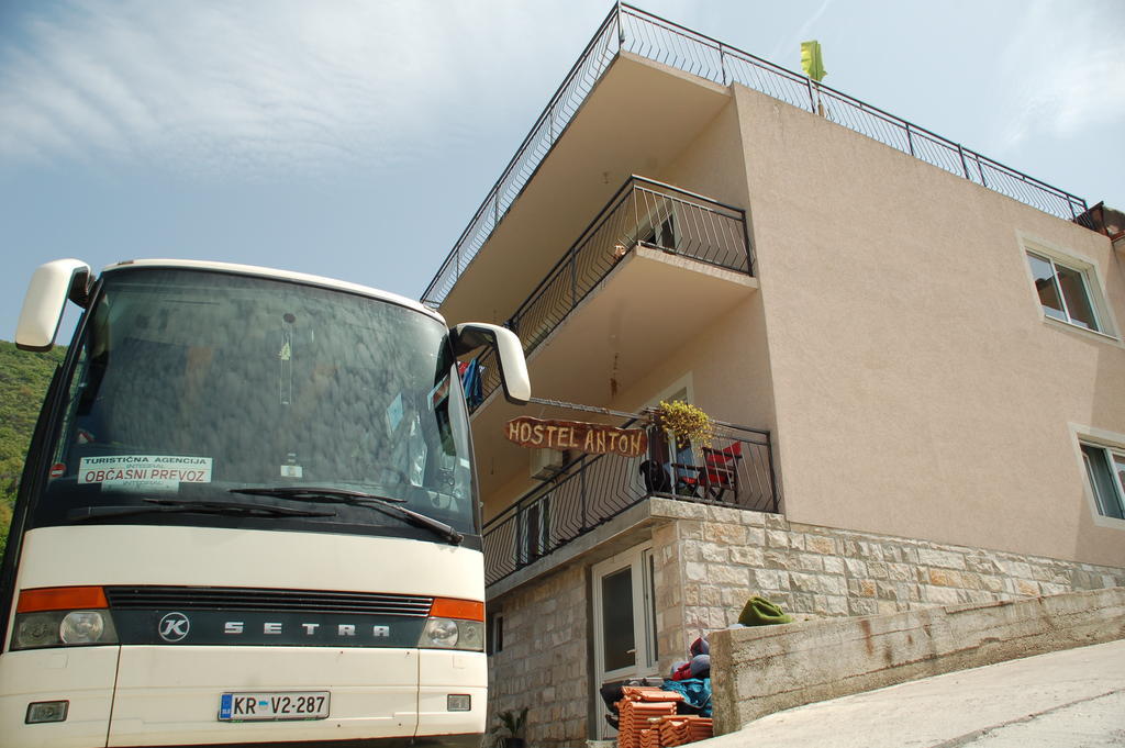 Hostel Anton Tivat Ngoại thất bức ảnh