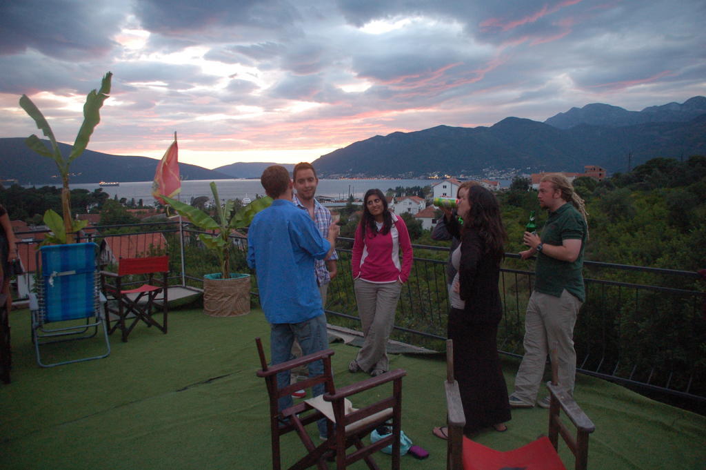 Hostel Anton Tivat Ngoại thất bức ảnh