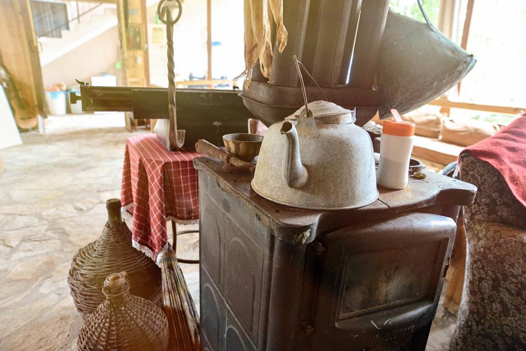 Hostel Anton Tivat Ngoại thất bức ảnh