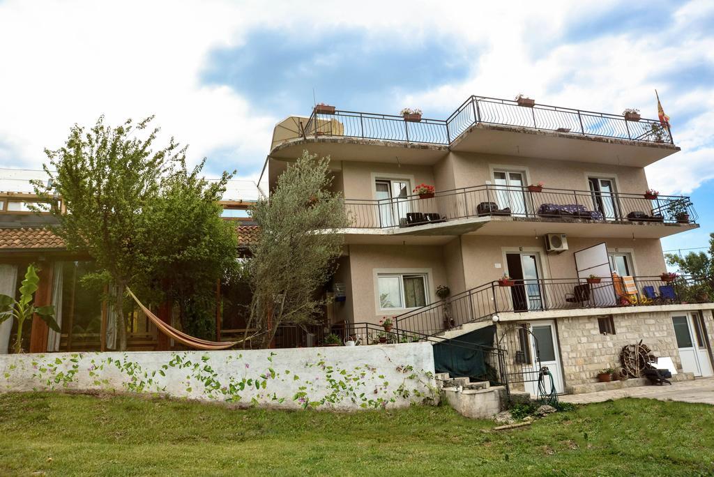 Hostel Anton Tivat Ngoại thất bức ảnh