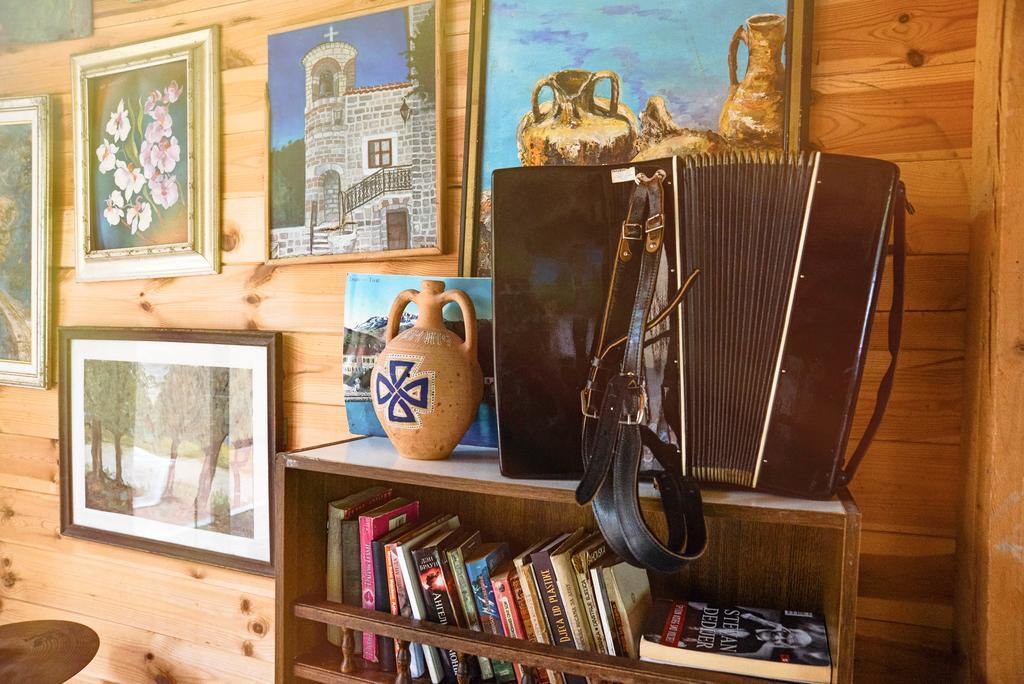 Hostel Anton Tivat Ngoại thất bức ảnh