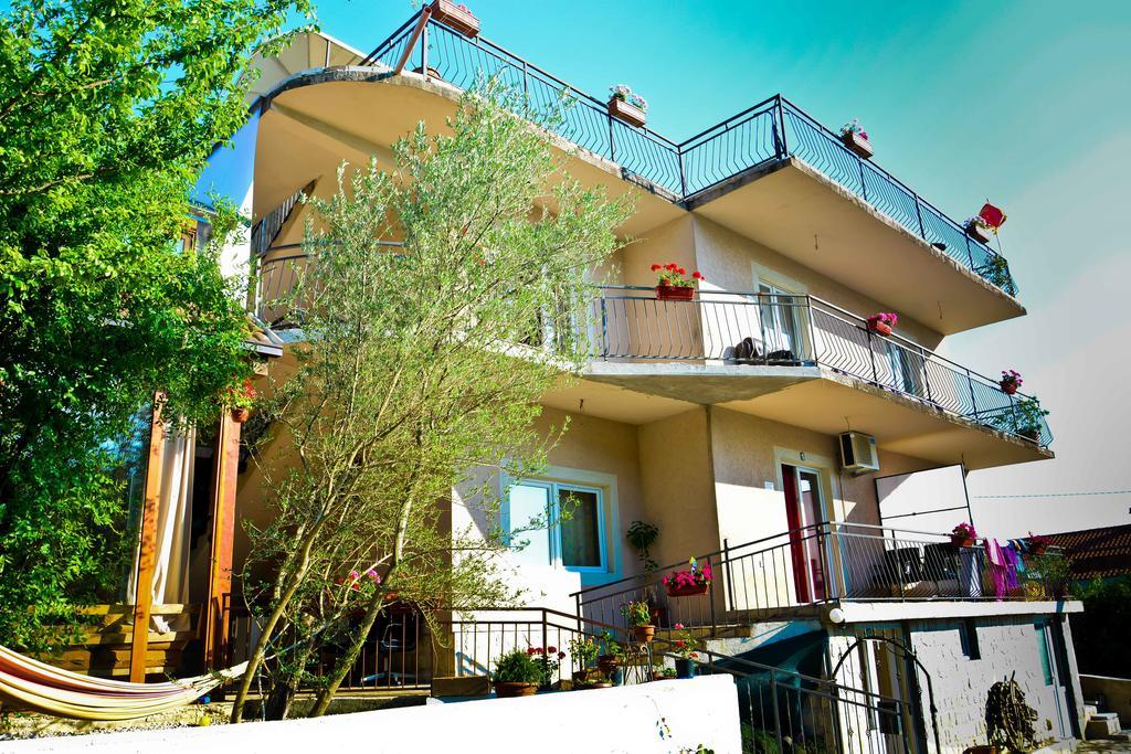 Hostel Anton Tivat Ngoại thất bức ảnh