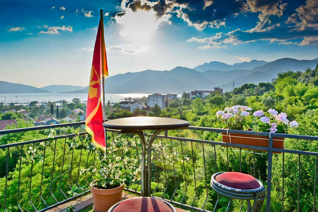 Hostel Anton Tivat Ngoại thất bức ảnh